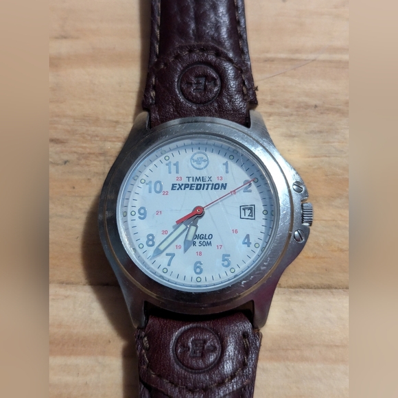 (930)Vintage Womens Timex Expedition Indiglo Military Style Watch, Date, WR 50M - Picture 11 of 12